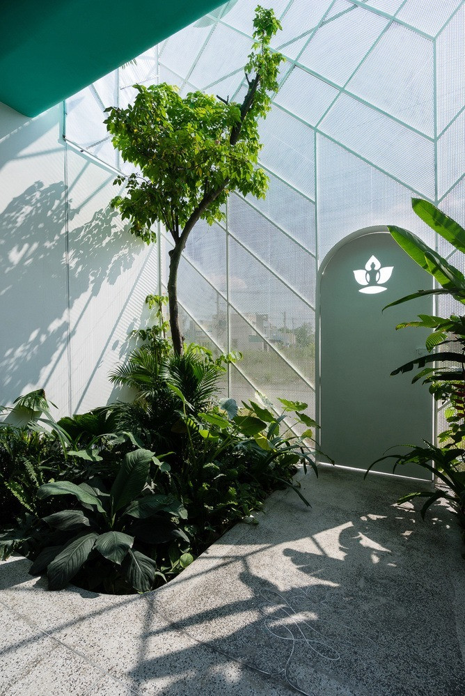 Độc đáo ngôi nhà có vườn đan xen