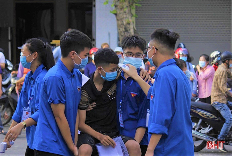 Trao giải cuộc thi ảnh “Khoảnh khắc đẹp mùa thi” Hà Tĩnh năm 2021