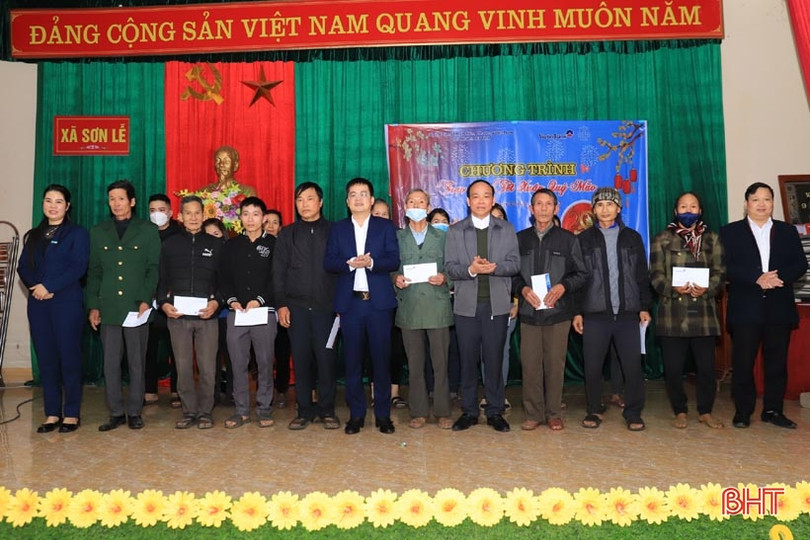 VietinBank Hà Tĩnh trao quà tết trị giá 100 triệu đồng hỗ trợ hộ nghèo Hương Sơn