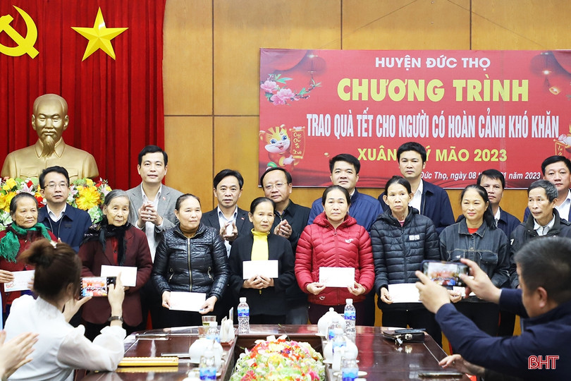 Nhiều phần quà đến với người nghèo, người lao động khó khăn ở Hà Tĩnh ảnh 13 Nhiều phần quà đến với người nghèo, người lao động khó khăn ở Hà Tĩnh