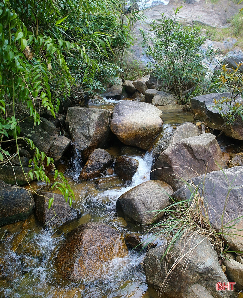 Vẻ đẹp cung đường dẫn tới Hoan Châu đệ nhất danh lam ở Hà Tĩnh