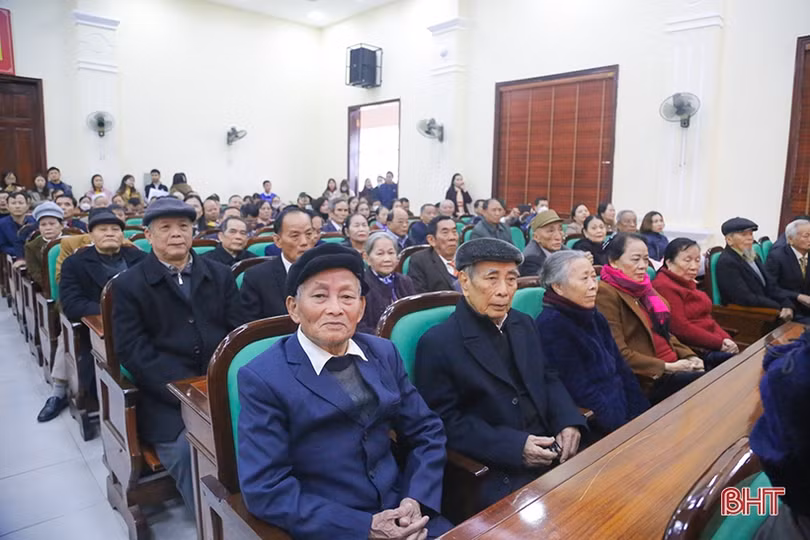 Trao Huy hiệu Đảng cho 125 đảng viên ở TP Hà Tĩnh