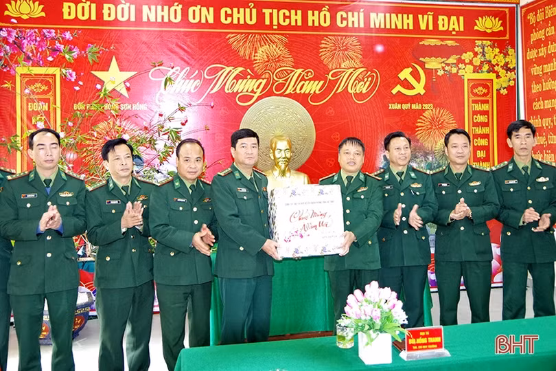 Đảm bảo an ninh biên giới để nhân dân vui tết, đón xuân