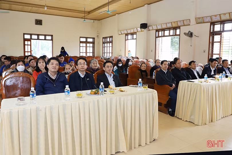 400 suất quà tết đến với gia đình khó khăn ở Hà Tĩnh