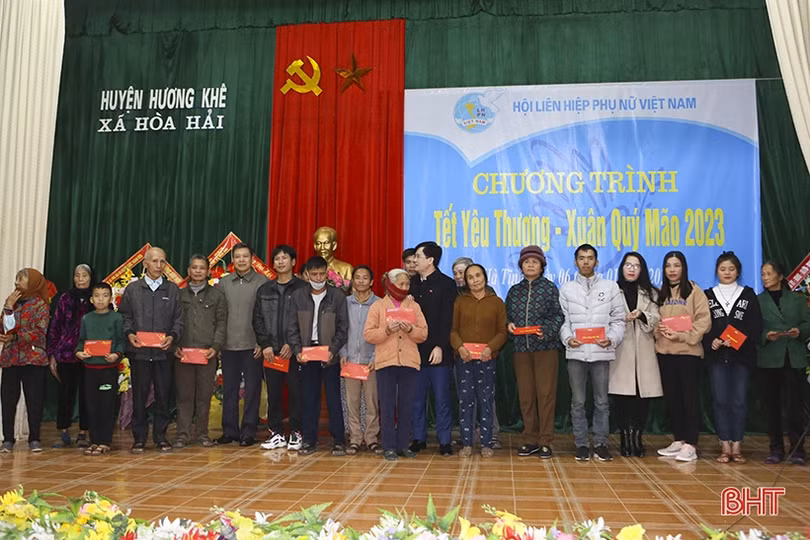 Mang Tết yêu thương” đến người dân và chiến sỹ biên phòng Hà Tĩnh