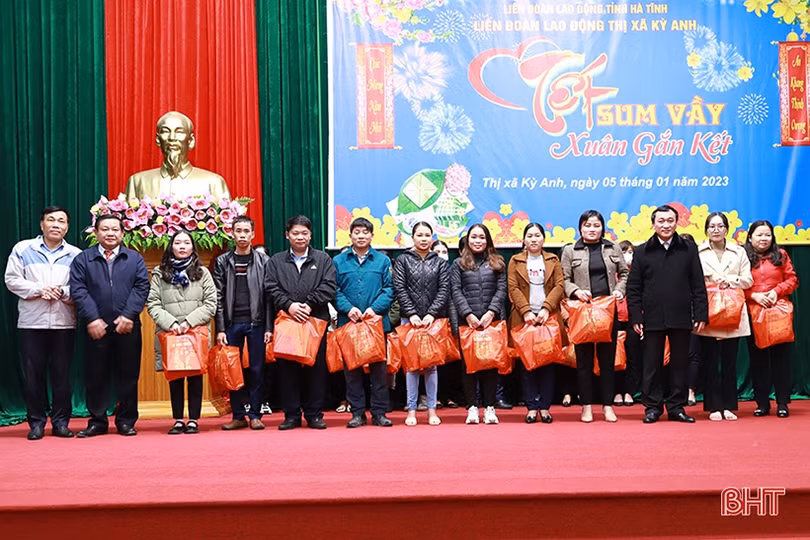 “Tết sum vầy - Xuân gắn kết” đến với người lao động ở Can Lộc, TX Kỳ Anh