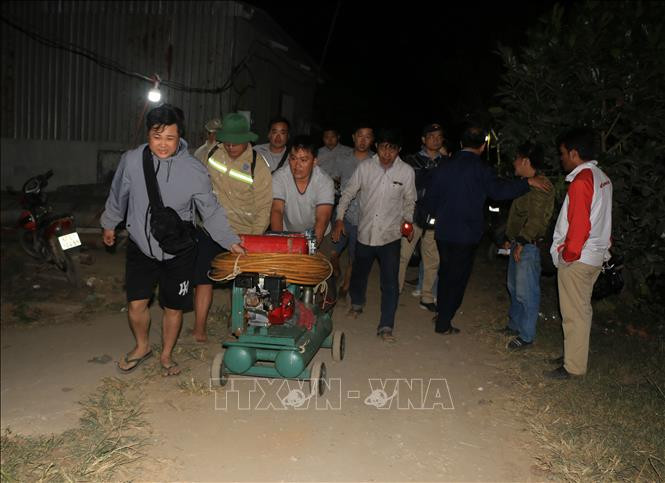 Dừng tìm kiếm, chờ thêm máy móc để giải cứu bé trai rơi xuống trụ bê tông sâu 35m