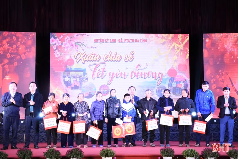 Ấm áp chương trình “Tết nhân ái - Xuân yêu thương” tại các địa phương