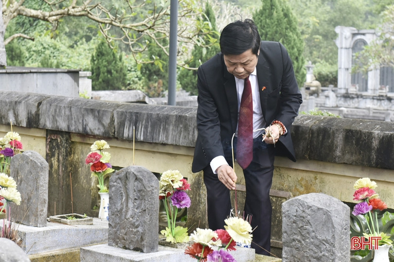Đoàn cán bộ Hà Tĩnh dâng hương tại nghĩa trang liệt sỹ Trường Sơn, Đường 9 nhân dịp tết Quý Mão 2023