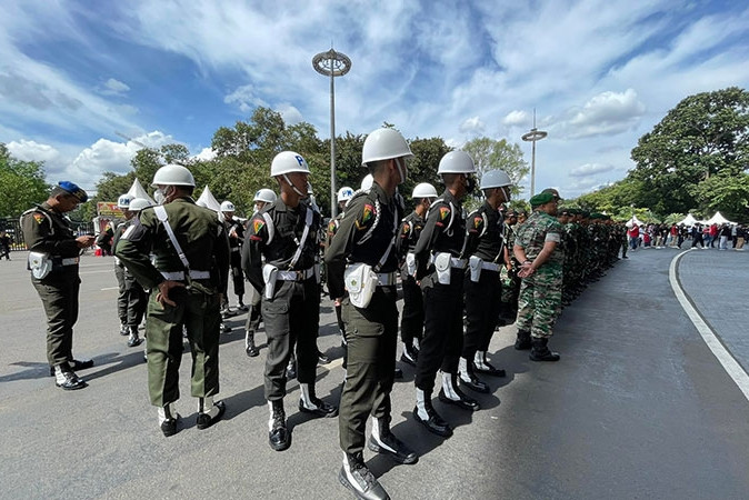Quân đội Indonesia huy động lính bắn tỉa, lực lượng gỡ mìn bảo vệ ĐT Việt Nam