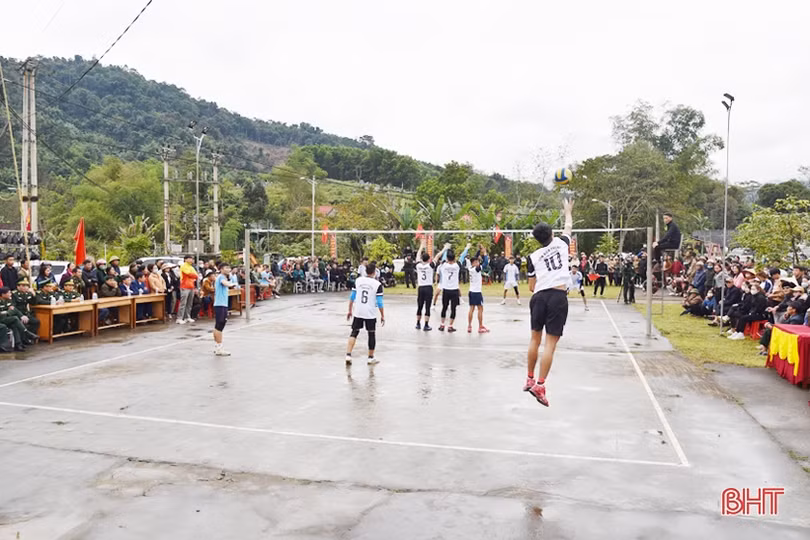 “Xuân Biên phòng ấm lòng dân bản” ở khu vực biên giới Hương Sơn