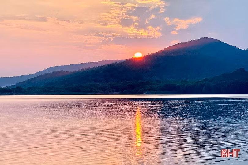 Vẻ đẹp cung đường dẫn tới Hoan Châu đệ nhất danh lam ở Hà Tĩnh