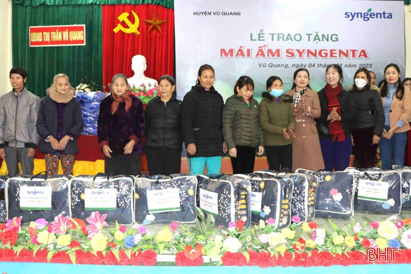 Nhiều phần quà ý nghĩa đến với hoàn cảnh khó khăn ở Vũ Quang