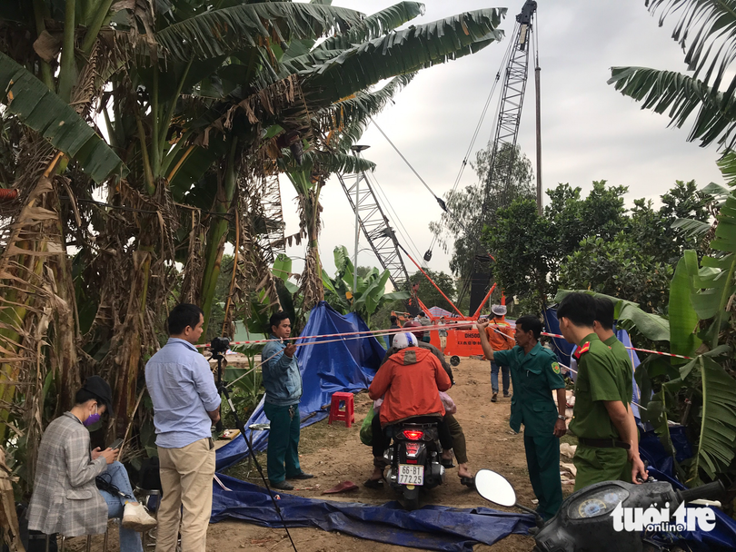 Dừng tìm kiếm, chờ thêm máy móc để giải cứu bé trai rơi xuống trụ bê tông sâu 35m