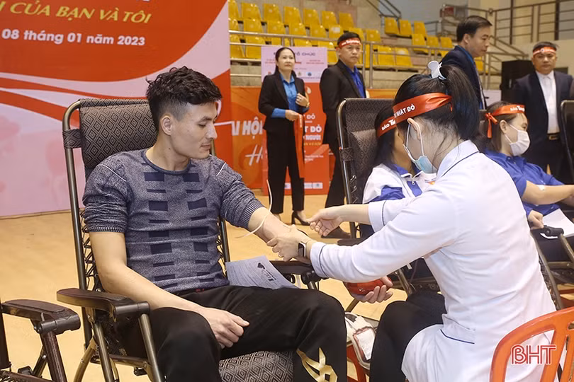 Chương trình “Chủ nhật đỏ” tại Hà Tĩnh thu về hơn 500 đơn vị máu