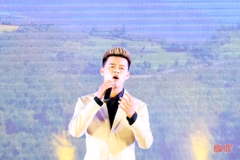 Các tổ chức, cá nhân ủng hộ Quỹ Vì người nghèo huyện Kỳ Anh gần 3,4 tỷ đồng