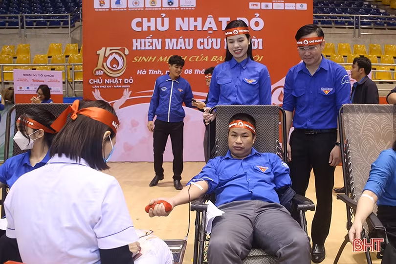 Chương trình “Chủ nhật đỏ” tại Hà Tĩnh thu về hơn 500 đơn vị máu