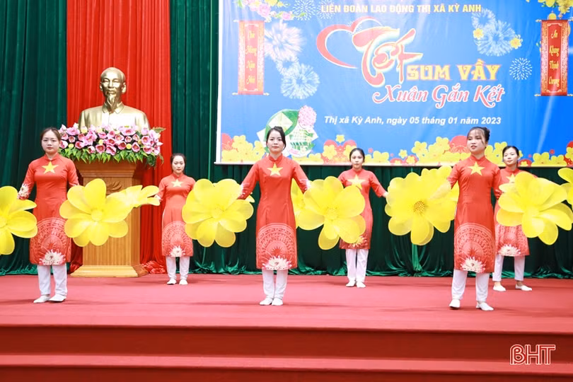 “Tết sum vầy - Xuân gắn kết” đến với người lao động ở Can Lộc, TX Kỳ Anh