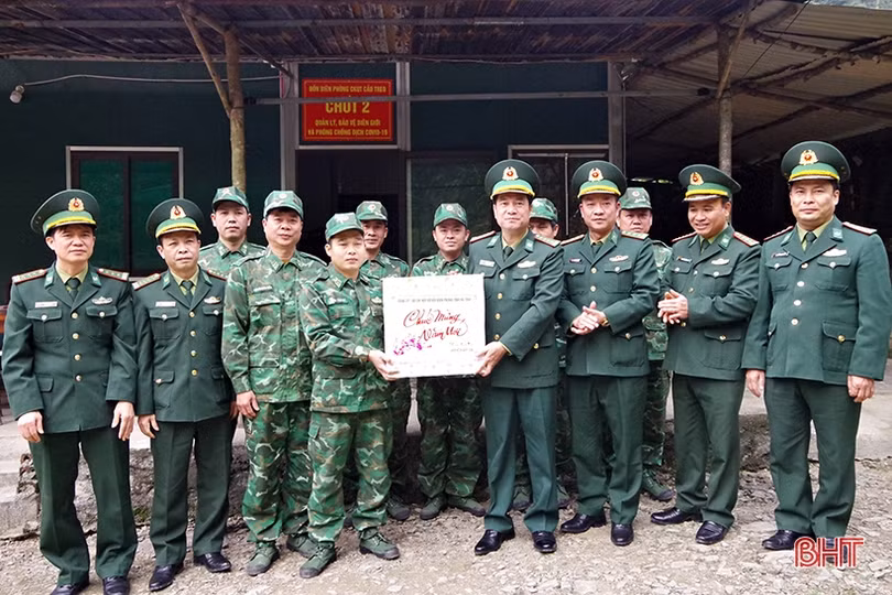 Đảm bảo an ninh biên giới để nhân dân vui tết, đón xuân