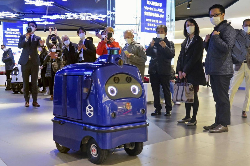 Robot giao hàng tại Nhật Bản chính thức hoạt động
