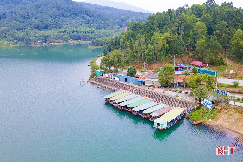 Vẻ đẹp cung đường dẫn tới Hoan Châu đệ nhất danh lam ở Hà Tĩnh