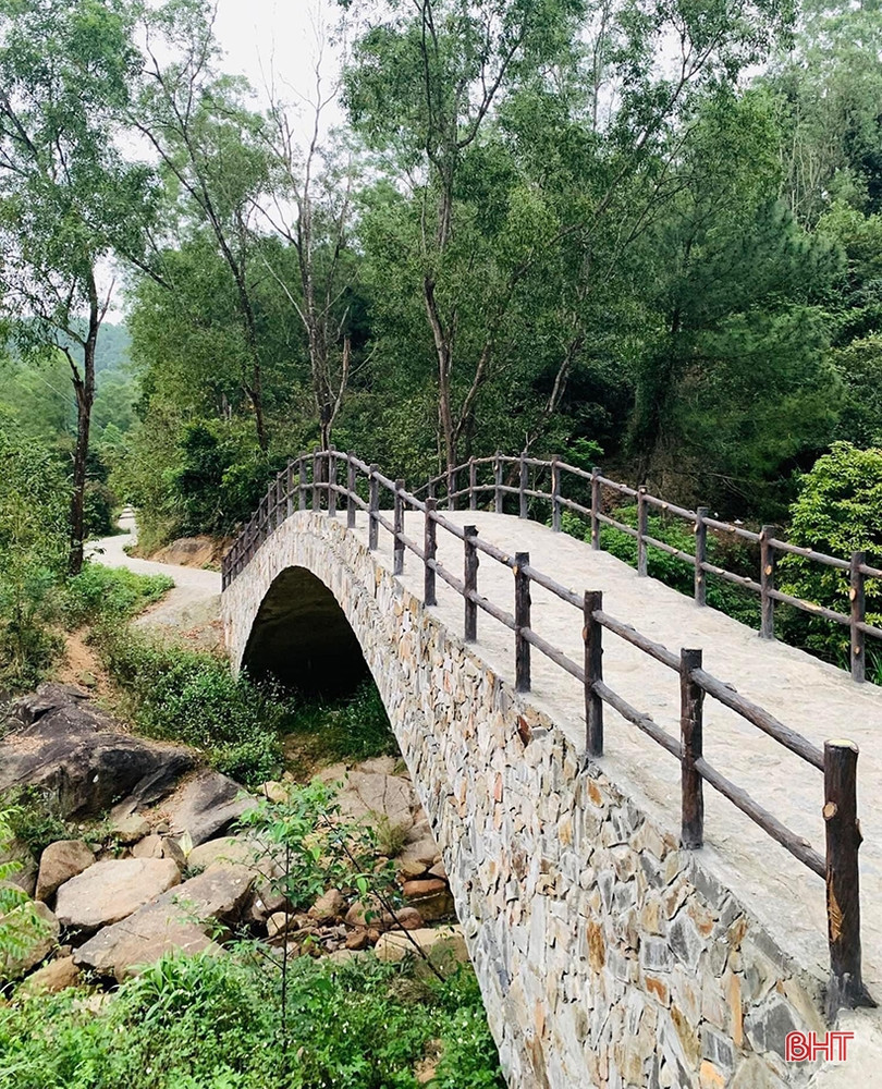 Vẻ đẹp cung đường dẫn tới Hoan Châu đệ nhất danh lam ở Hà Tĩnh