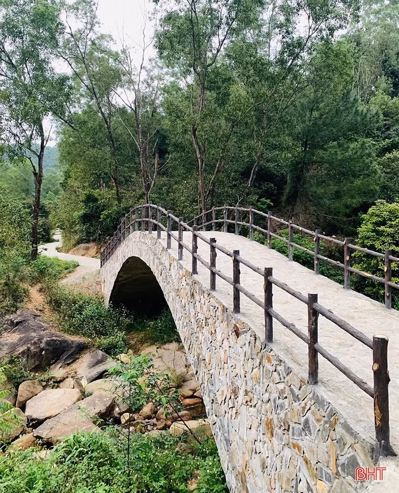 Vẻ đẹp cung đường dẫn tới Hoan Châu đệ nhất danh lam ở Hà Tĩnh