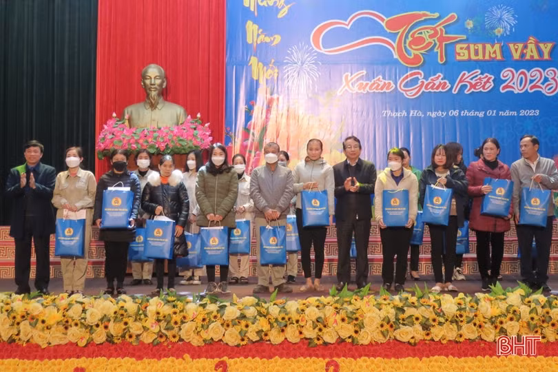 Tiếp nối chuỗi hoạt động “Tết sum vầy” ở các địa phương Hà Tĩnh ảnh 5 Tiếp nối chuỗi hoạt động “Tết sum vầy” ở các địa phương Hà Tĩnh