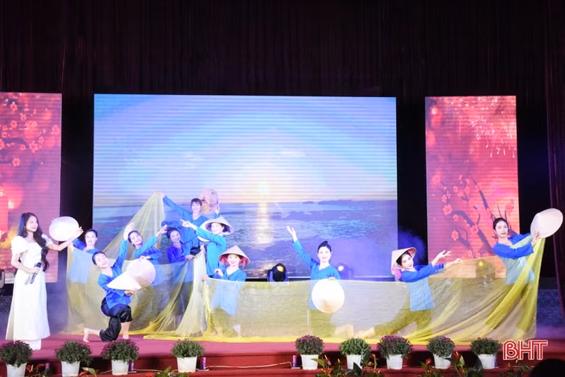 Các tổ chức, cá nhân ủng hộ Quỹ Vì người nghèo huyện Kỳ Anh gần 3,4 tỷ đồng