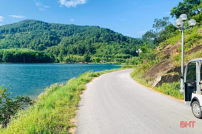 Vẻ đẹp cung đường dẫn tới Hoan Châu đệ nhất danh lam ở Hà Tĩnh