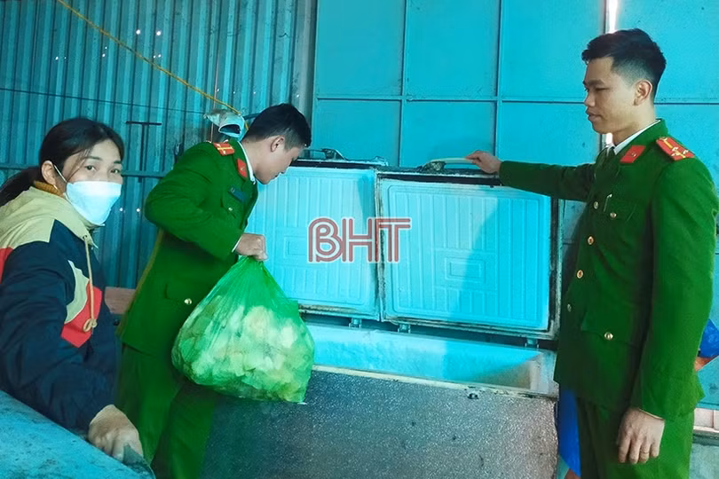 Hà Tĩnh: Phát hiện 2 vụ tập kết mỡ bẩn