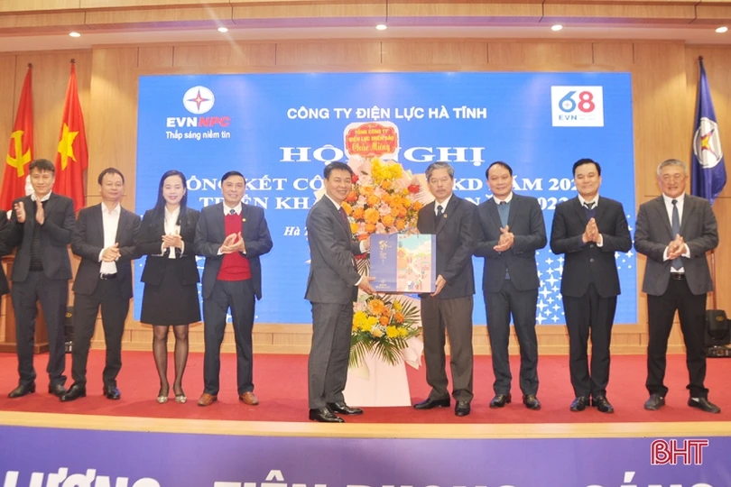 Điện lực Hà Tĩnh phấn đấu điện thương phẩm năm 2023 đạt hơn 1.369 triệu kWh