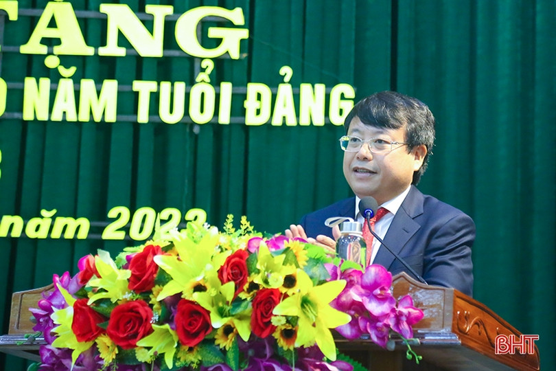 Trao Huy hiệu Đảng cho 125 đảng viên ở TP Hà Tĩnh