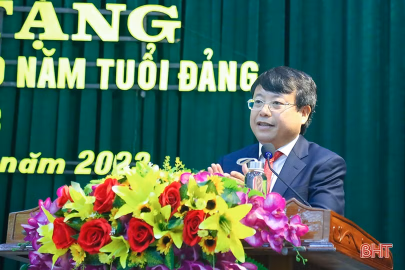 Trao Huy hiệu Đảng cho 125 đảng viên ở TP Hà Tĩnh