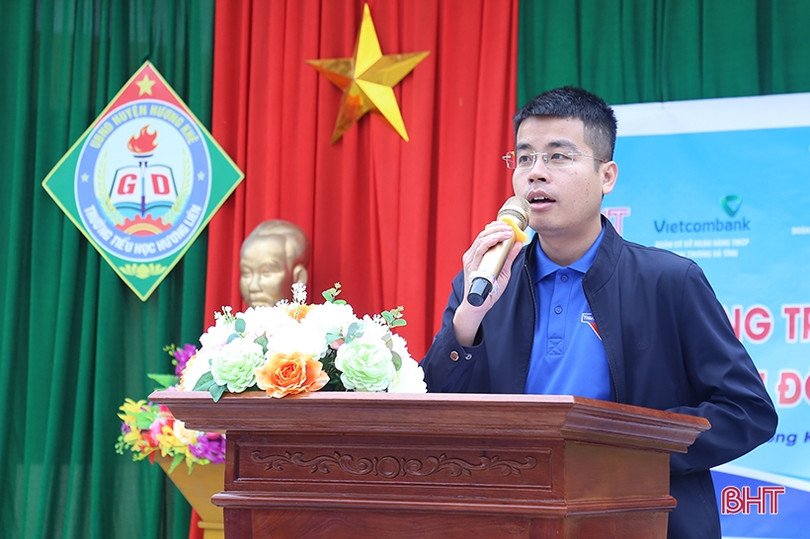 Tặng 4.000 hộp sữa cho học sinh dân tộc Chứt