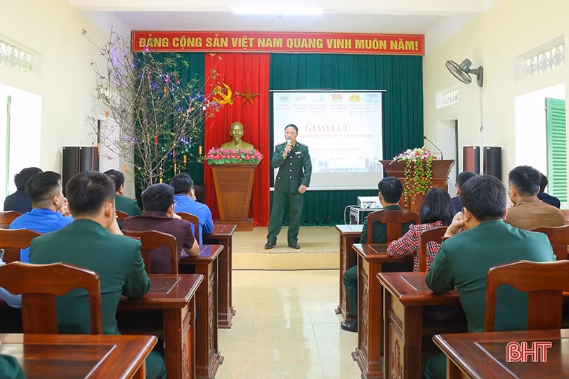 Tặng 4.000 hộp sữa cho học sinh dân tộc Chứt