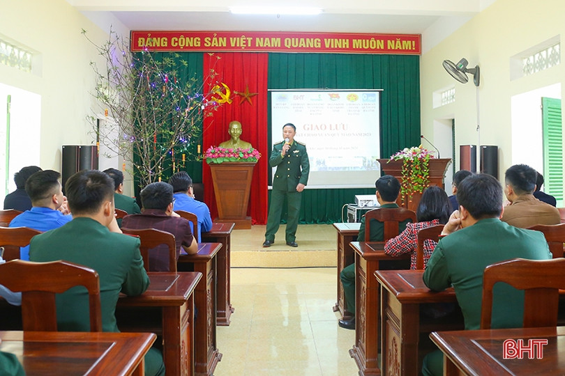 Tặng 4.000 hộp sữa cho học sinh dân tộc Chứt