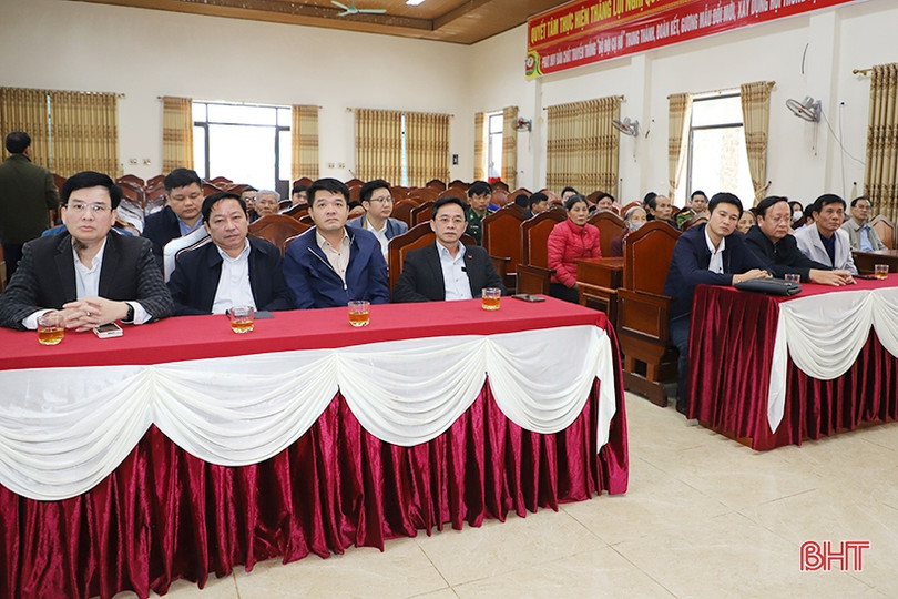 Nhiều phần quà tết đến với người nghèo, hộ khó khăn huyện Hương Khê