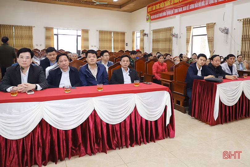 Nhiều phần quà tết đến với người nghèo, hộ khó khăn huyện Hương Khê