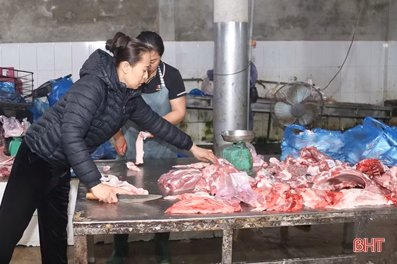 Kiểm soát quy trình giết mổ, đảm bảo chất lượng thịt gia súc đưa ra thị trường dịp cuối năm ở Hà Tĩnh