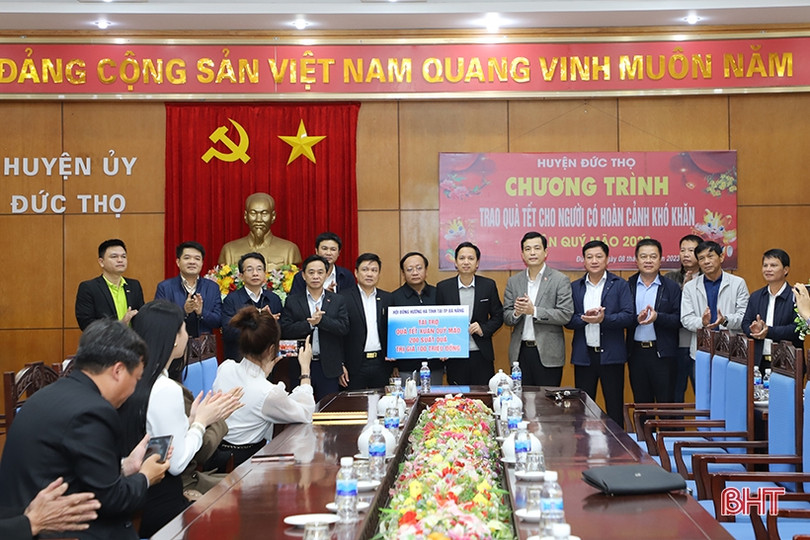 400 suất quà tết đến với gia đình khó khăn ở Hà Tĩnh