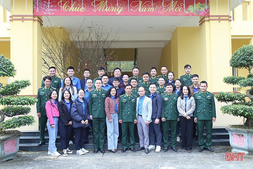 Tặng 4.000 hộp sữa cho học sinh dân tộc Chứt