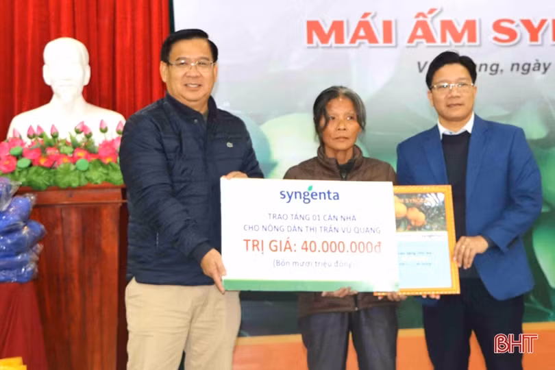 Nhiều phần quà ý nghĩa đến với hoàn cảnh khó khăn ở Vũ Quang