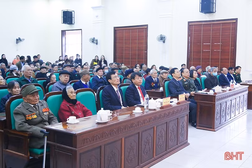 Trao Huy hiệu Đảng cho 125 đảng viên ở TP Hà Tĩnh