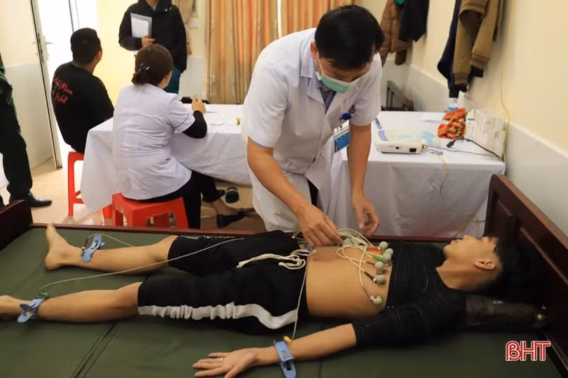 480 thanh niên Hương Sơn tham gia khám tuyển nghĩa vụ quân sự