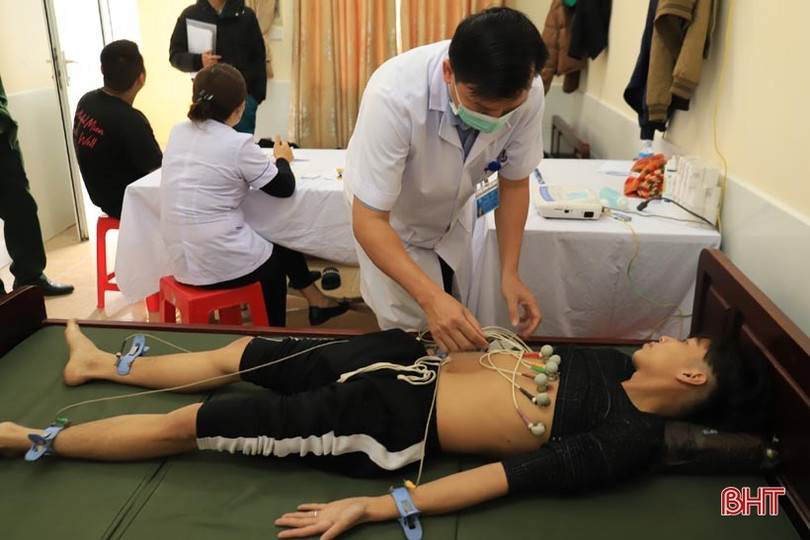 480 thanh niên Hương Sơn tham gia khám tuyển nghĩa vụ quân sự