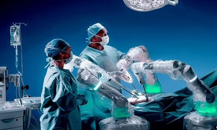 Robot loại bỏ khối u cứu sống bệnh nhân 61 tuổi
