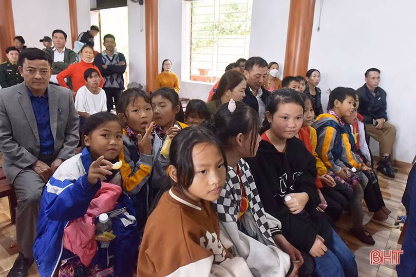 Bà con dân tộc Chứt vui Tết Chăm Cha Bới