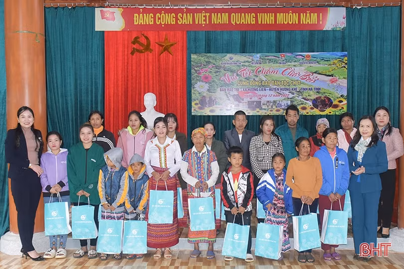 Bà con dân tộc Chứt vui Tết Chăm Cha Bới