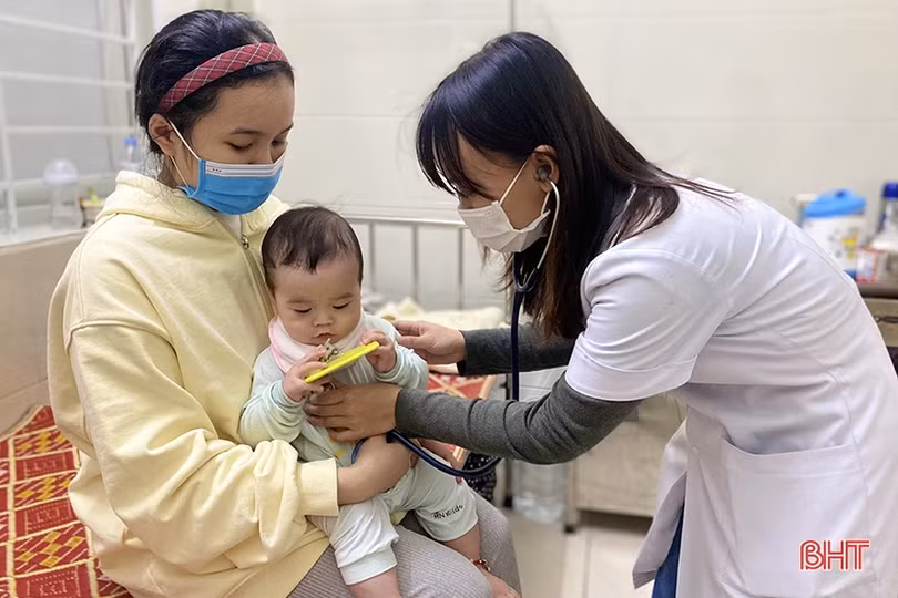 Hà Tĩnh vừa chuyển rét, trẻ nhập viện đã gia tăng